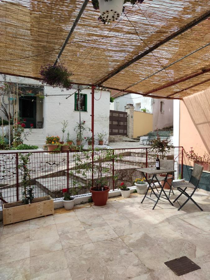 The Village Cottage - Benitses بينيتسيس المظهر الخارجي الصورة
