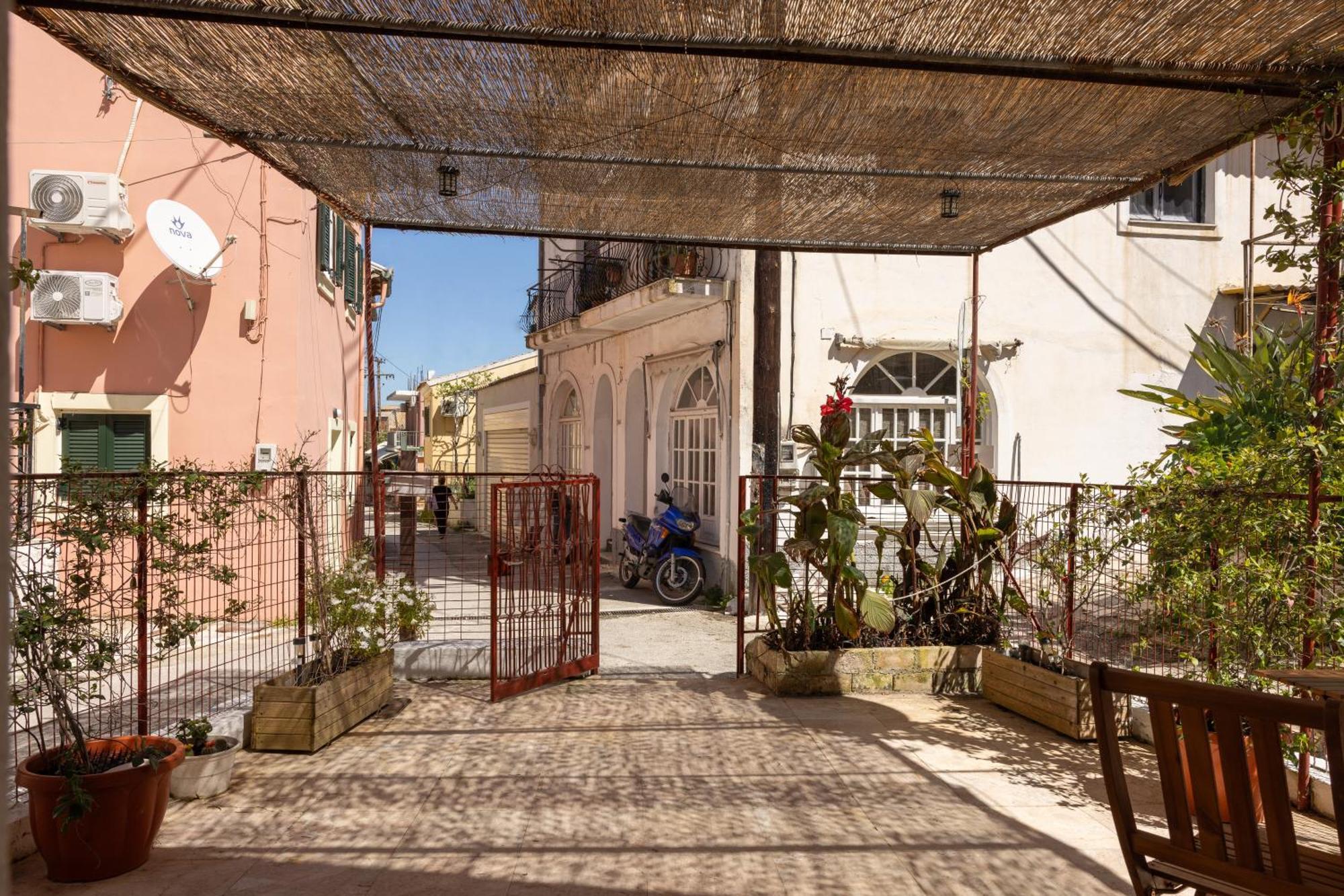 The Village Cottage - Benitses بينيتسيس المظهر الخارجي الصورة