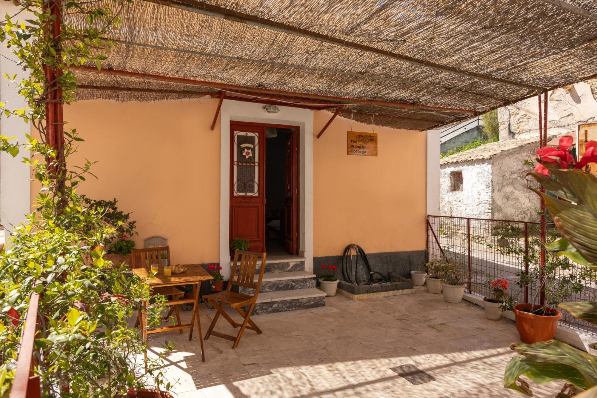 The Village Cottage - Benitses بينيتسيس المظهر الخارجي الصورة